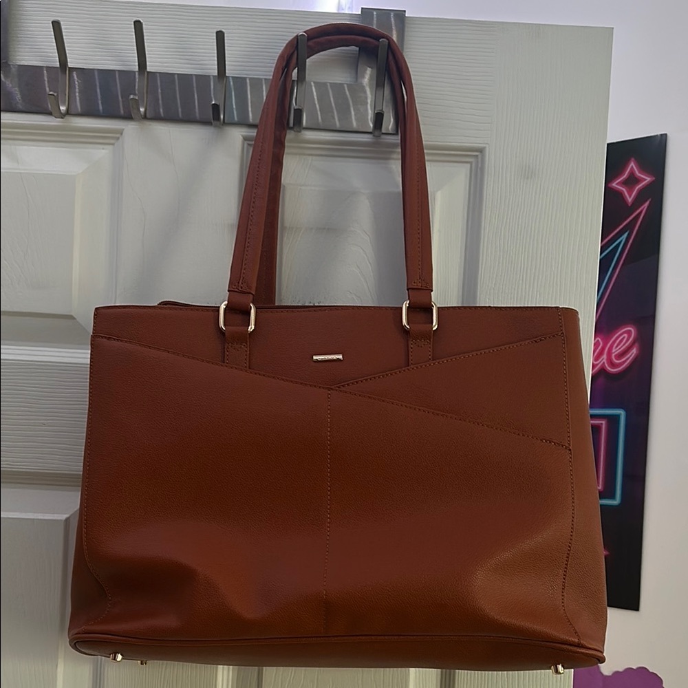 Chic Tan Leather Tote Bag